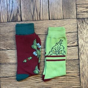 Dr. Seuss Grinch Socks - Red and Green like new 2 pairs